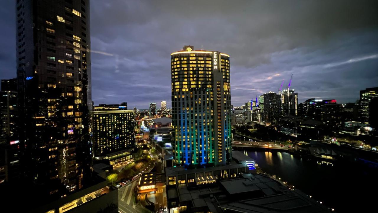 Opulent Level 25 Condo With Breathtaking Views — Photos 3